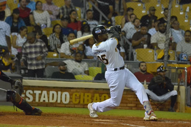 Las Águilas se consolidan en el segundo lugar tras vencer a los Toros