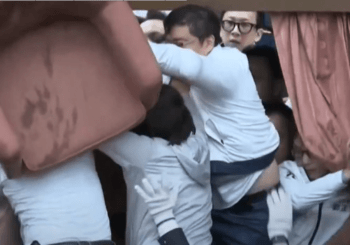 Pelea en el Parlamento taiwanés deja varios diputados heridos