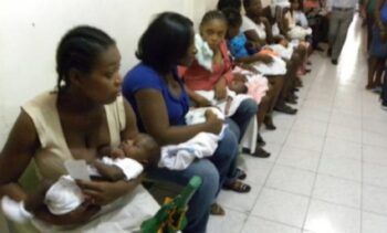 Proponen que parturientas haitianas paguen servicios médicos 