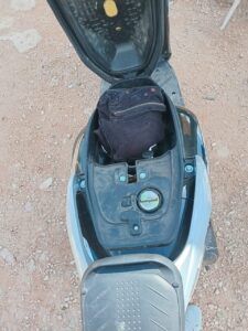 Detienen a dos jóvenes con tres paquetes de marihuana en una motocicleta