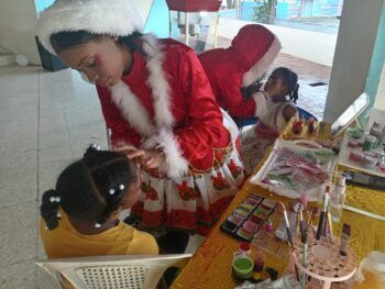 Salud Pública vacuna contra varias enfermedades a cientos de niños en Santo Domingo Este