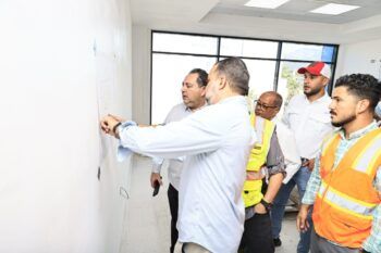 Director de SNS supervisa avances en obras de cuatro hospitales del Sur