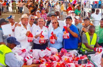 Inespre realiza con éxito Feria Navidad del Cambio en San Cristóbal