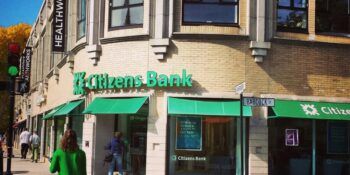 Tres dominicanas son acusadas de robo en banco de Boston