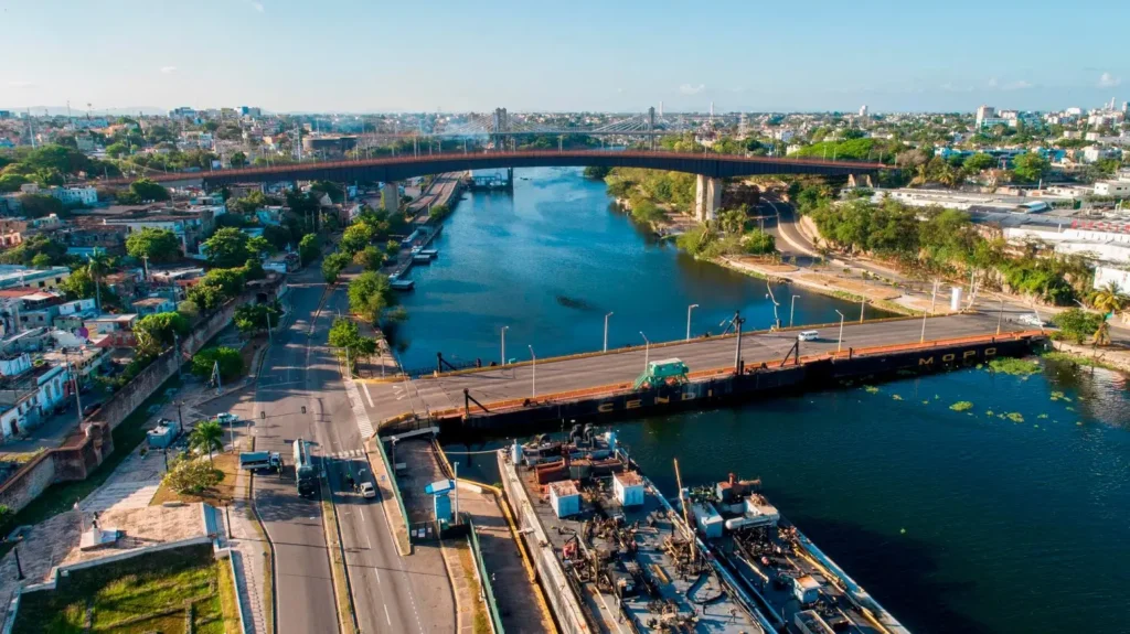 MOPC cerrará hoy el Puente Flotante por dos horas