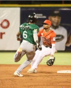 Estrellas se imponen a los Toros y siguen en el 1er lugar