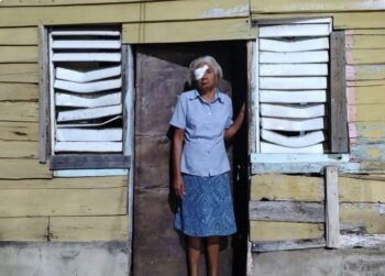 Casi le sacan un ojo por pedir que bajaran el volumen de la música