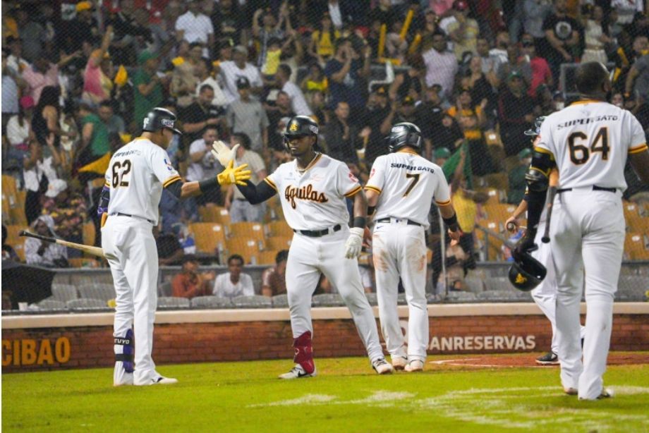 Las Águilas empatan en primer lugar con las Estrellas