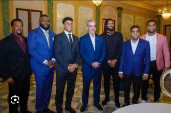 Abinader y Kelvin Cruz celebran Navidad con noche de Grandes Ligas