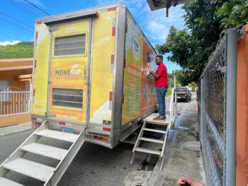 Edesur lleva oficinas móviles a comunidades remotas de seis provincias