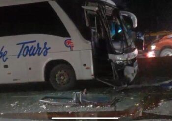 Accidente en Las Américas deja un muerto y 30 heridos