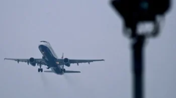 Detienen hombre por llevar un cadáver como pasajero en un vuelo