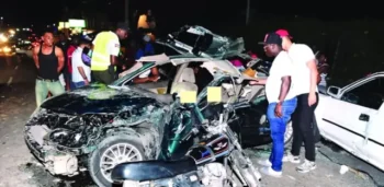 COE: 12 muertos por accidentes, 278 personas intoxicadas con alcohol y 130 por alimentos