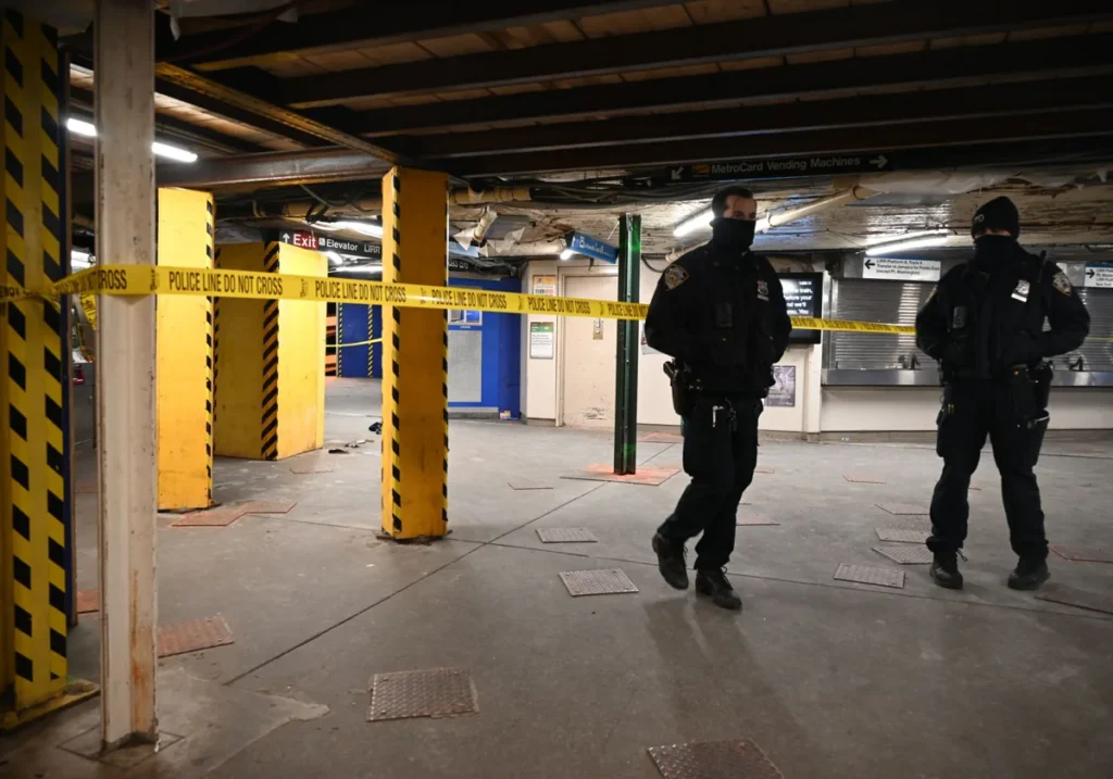 Mujer muere quemada viva en el metro de Nueva York