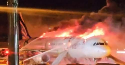 Se incendia avión con 169 pasajeros a bordo