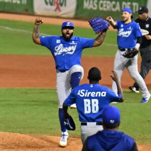 Licey sigue en la cima tras victoria ante Leones