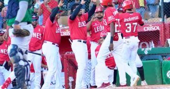 Leones truenan y se imponen fácil a las Estrellas
