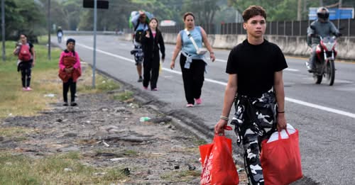 Migrantes optan por irse de EE.UU por miedo a políticas de Trump