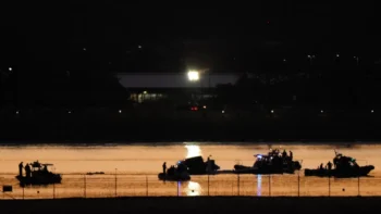 No se esperan sobrevivientes del accidente aéreo, afirma jefe de bomberos de Washington D.C.