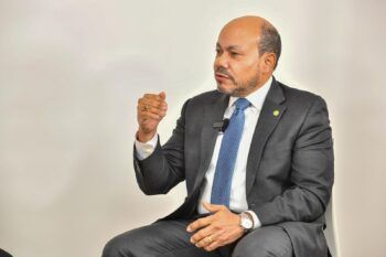 Luis Valdez destaca modernización en DGII