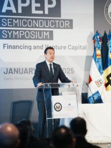 RD acoge Simposio de la APEP para impulsar integración estratégica