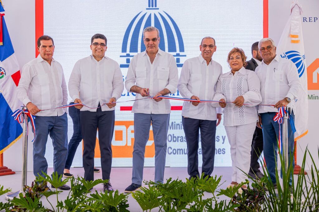 Abinader encabeza entrega de calles asfaltadas en SDE