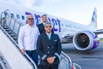 El IDAC habilita dos pilotos dominicanos para volar los aviones boeing de Arajet