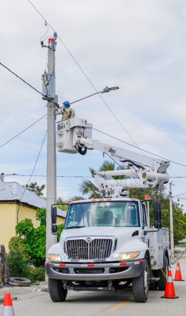 Edesur capta nuevos clientes, instala 32 transformadores y más de 6,000 metros de cables