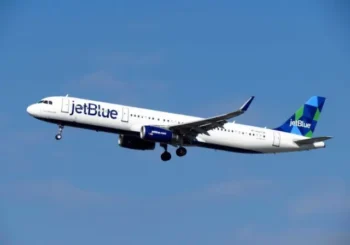 Multan a JetBlue por los retrasos crónicos de sus vuelos
