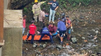 Joven cae desde puente en su bicicleta en La Cuaba