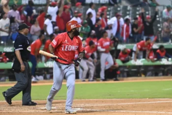 Leones suben al segundo puesto tras derrotar a las Estrellas