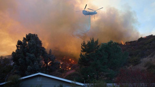 Hay trece desaparecidos por incendios en Los Ángeles