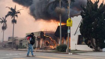 Suben a 25 los muertos por los incendios en Los Angeles