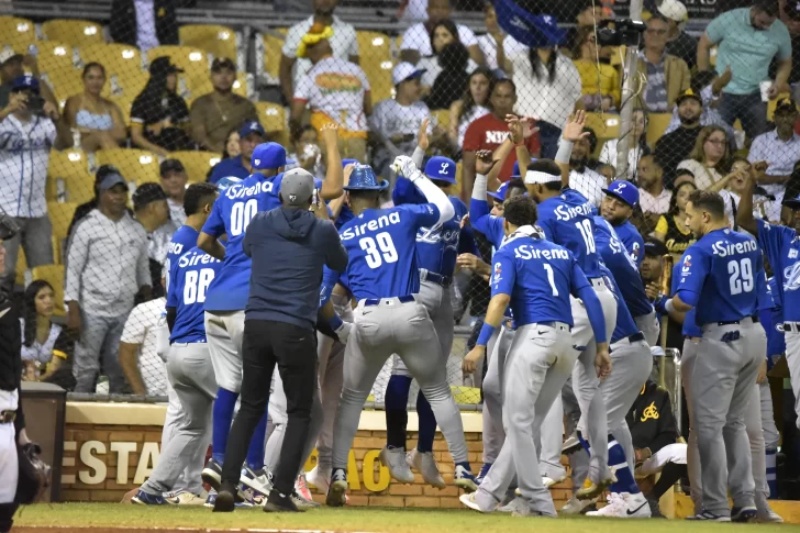 Licey blanquea Aguilas