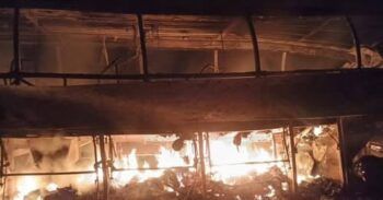 Más de 30 muertos tras choque de autobús y tráiler en México