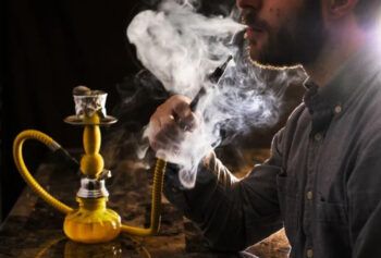 Advierten que un solo sorbo de una hookah equivale a 20 cigarrillos juntos