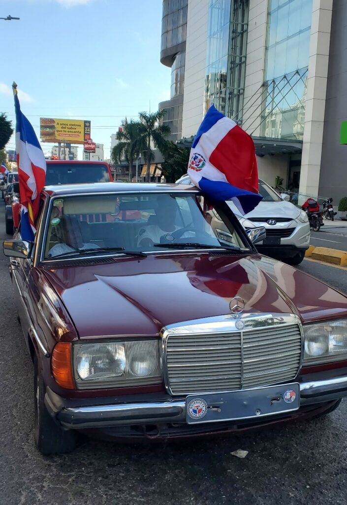 Duartianos reiteran invitan este domingo a exhibición y desfile de autos antiguos