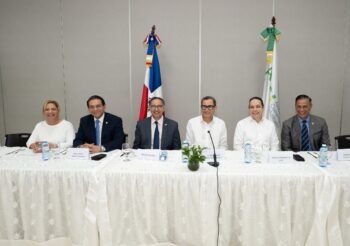 Ministerio de Trabajo y ACIS abordan programas de empleo, reforma laboral