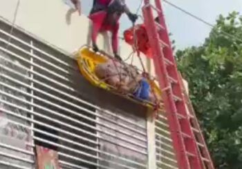 Recatistas dejan caer a un hombre durante su rescate