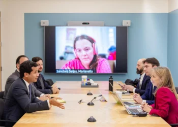 Omar Fernández se reúne con altos ejecutivos de Amazon para proyectos de inversión en RD