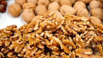 Mujer contaminó comida con su orina durante años en supermercados