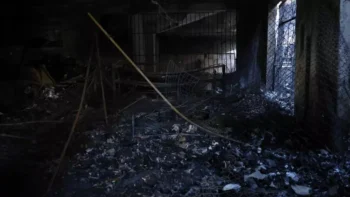 Un incendio destruye seis tiendas en el barrio Villa Consuelo