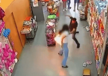 Celular explota en bolsillo de mujer y resulta herida
