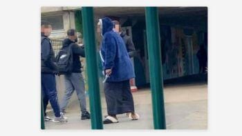 Mujer y sus dos hijos entran a colegio de Francia con cuchillo en mano