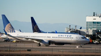 Avión choca con una cometa cuando intentaba aterrizar