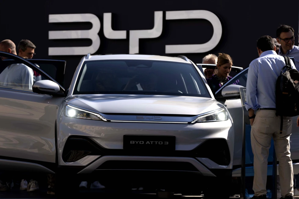 BYD lanza cargador que promete tiempos de carga casi tan rápidos como el combustible