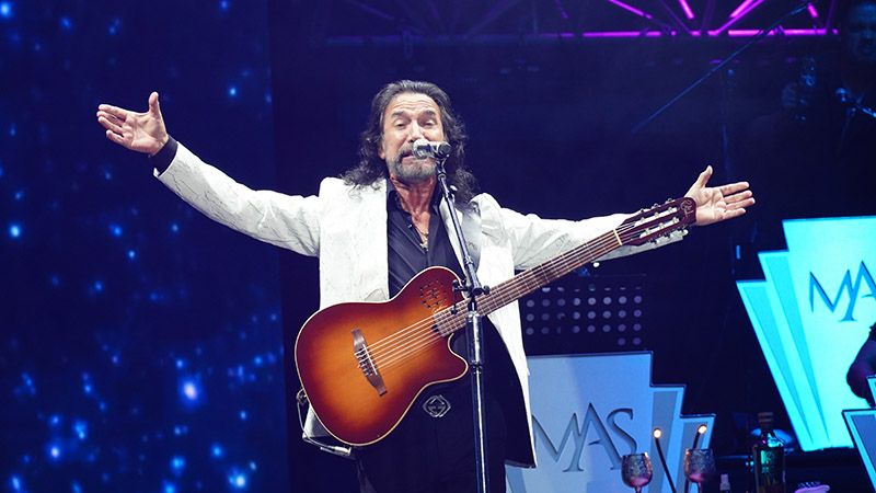 Marco Antonio Solís “El Buki” se luce en Santo Domingo