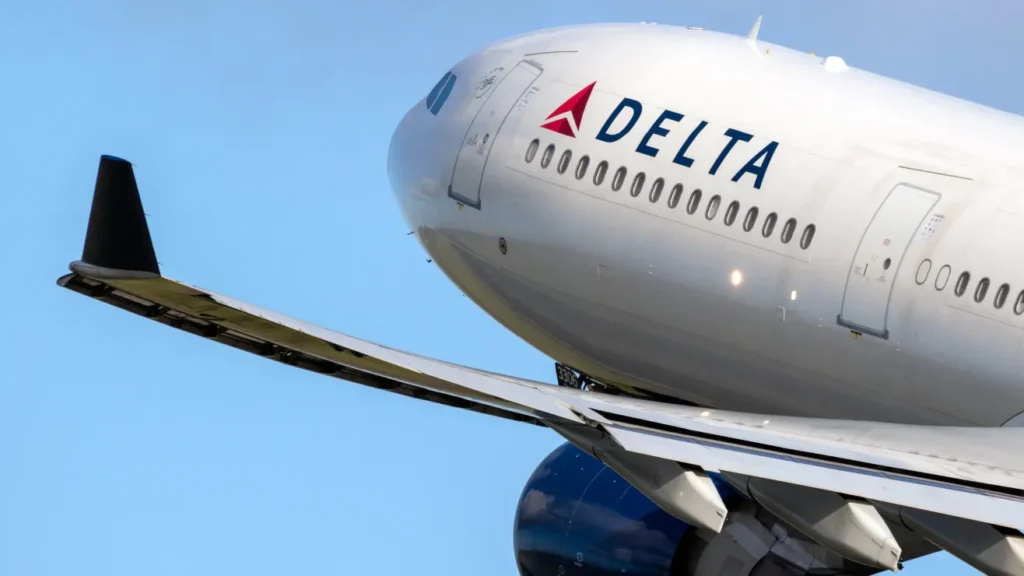 Avión chocó un ala con la pista al aterrizar en aeropuerto de Nueva York