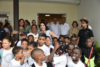 Primera Dama recorre Feria Agropecuaria junto al ministro Limber Cruz