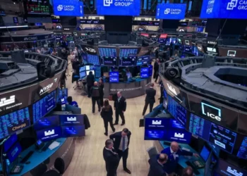 Wall Street cae, afectada por la inflación en EEUU